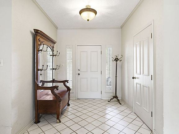 3rd image of 325 Cedar Rdg