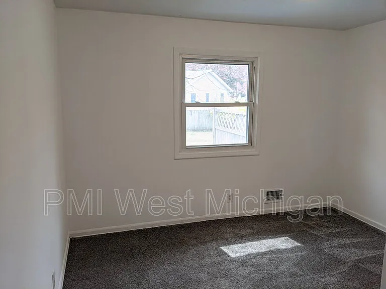 2102 36th St SW — Photo 11