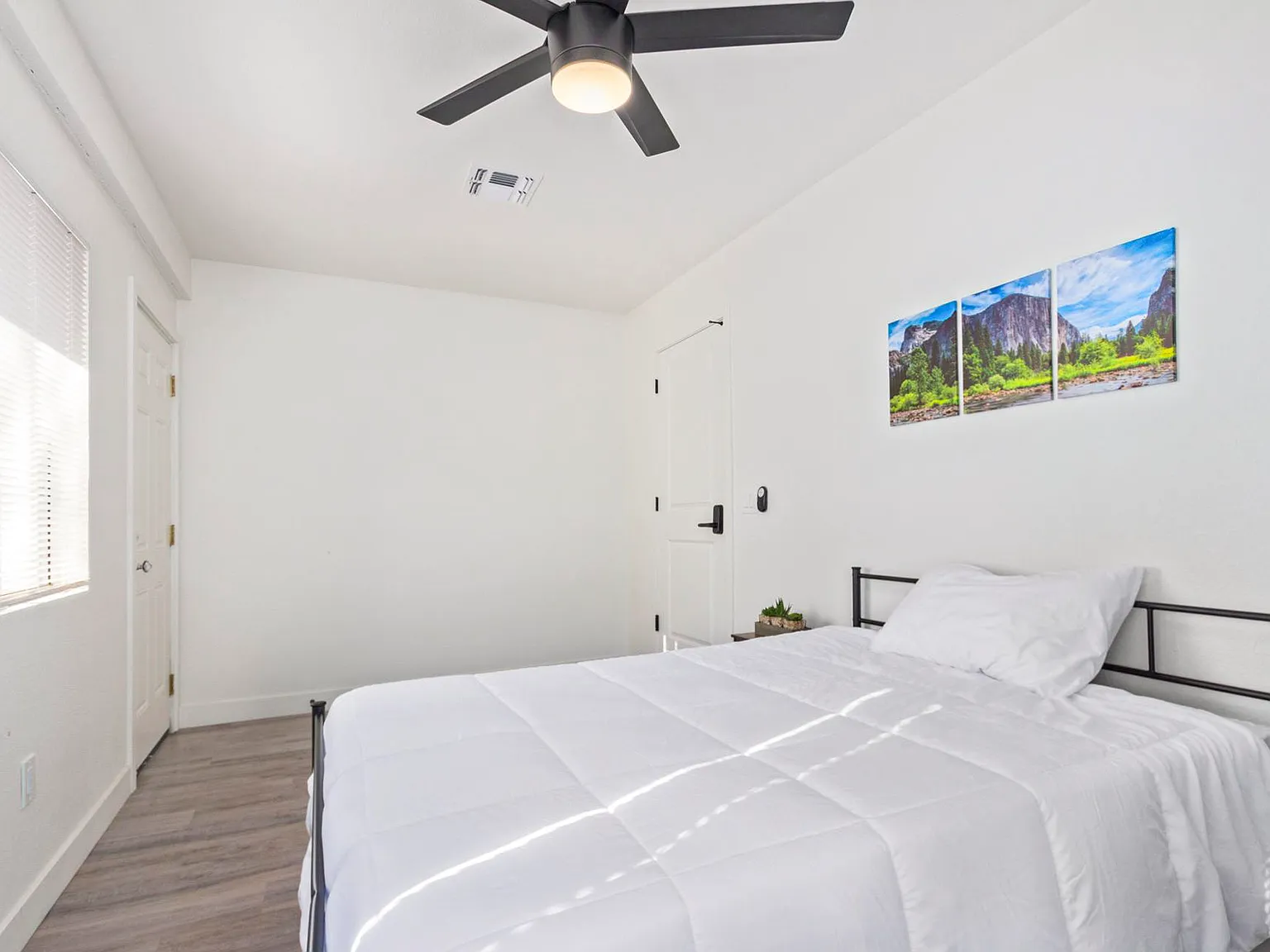 4 bed, 2.0 bath, 2100 sqft, $866 — Photo 2