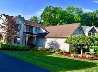 39537 Windsome Dr, Northville, MI 48167