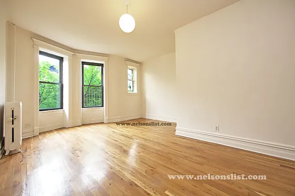 Rented by Nelson Aybar, LREB | media 1