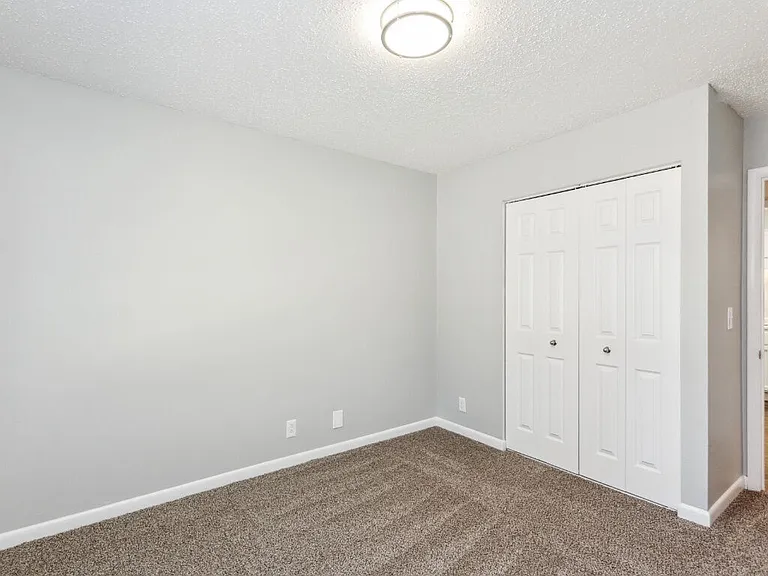 Meadow Glen Apartments — Photo 12