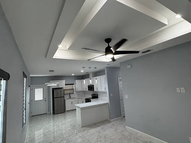 1000 N Abbey Ave #3 — Photo 2