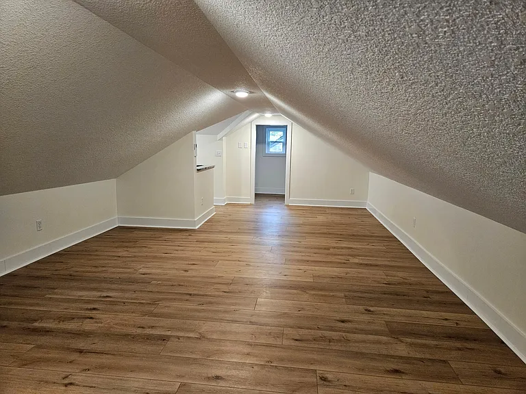 2419 Middle Rd — Photo 12