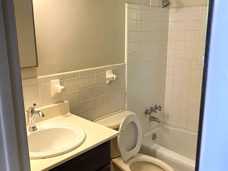 341 16th Ave S #A — Photo 5