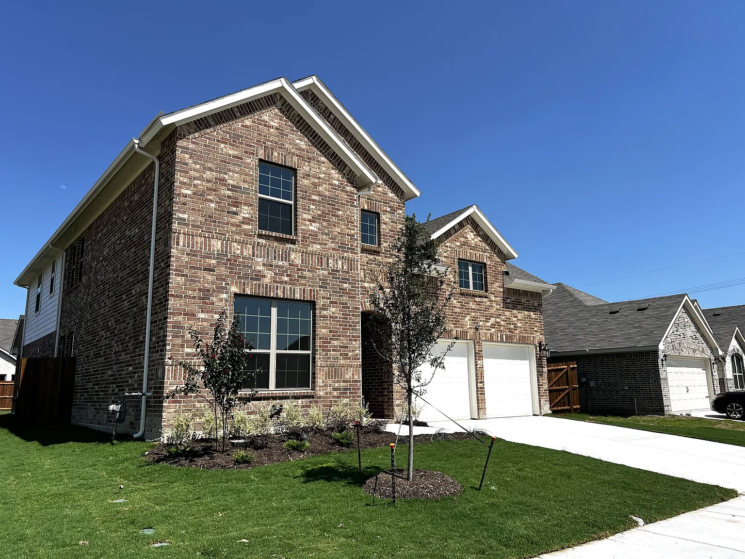4 bed, 3290 sqft, $3,100 — Photo 2