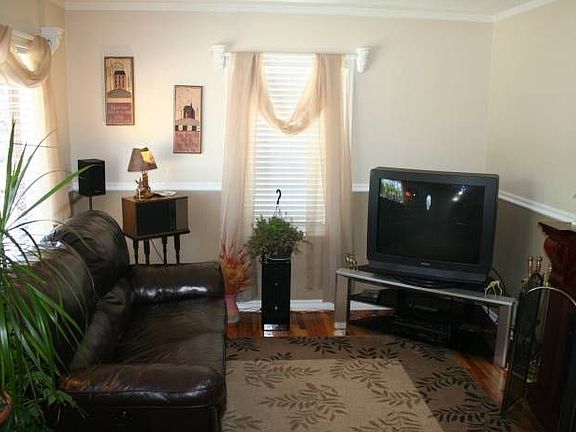 Frontroom view