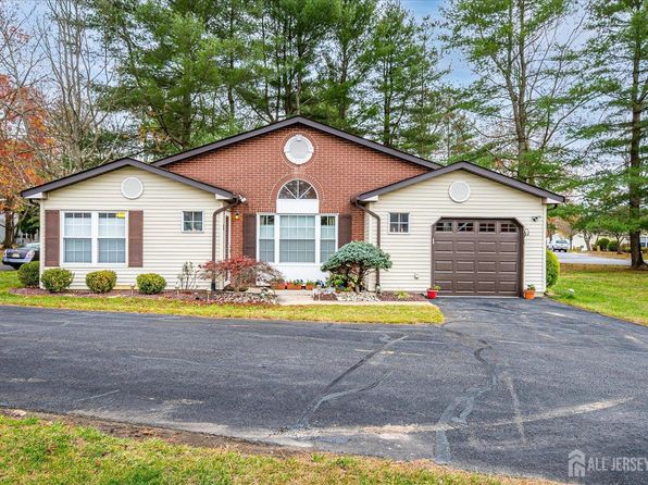 1 Linton Close, Freehold, NJ 07728