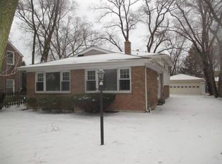 208 W Frontage Rd, Northfield, IL 60093