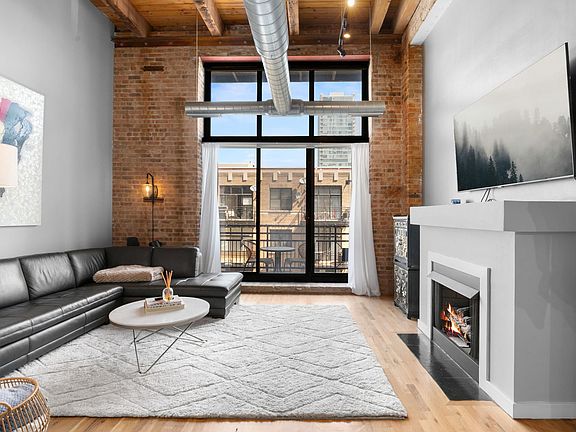 4th image of 1918 S Michigan Ave APT 307
