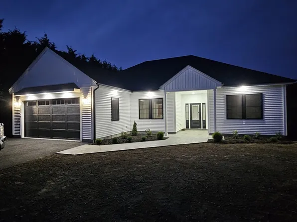 2 Mackady Ct, Westport, MA 02790