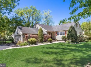 420 Toll House Ln, Moorestown, NJ 08057