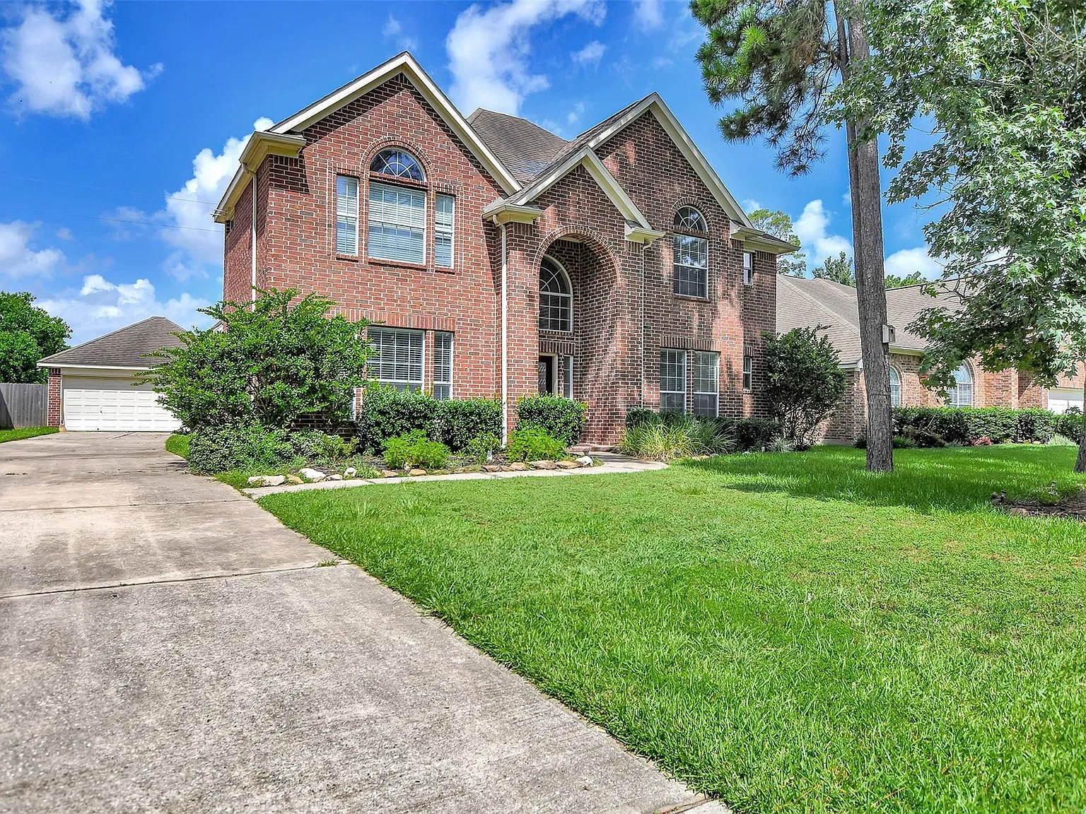 4 bed, 3.5 bath, 2871 sqft, $2,850 — Photo 1