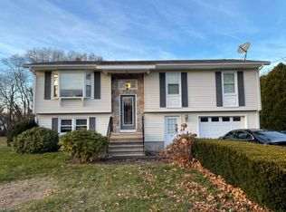 65 Harborview Dr, Warwick, RI 02889