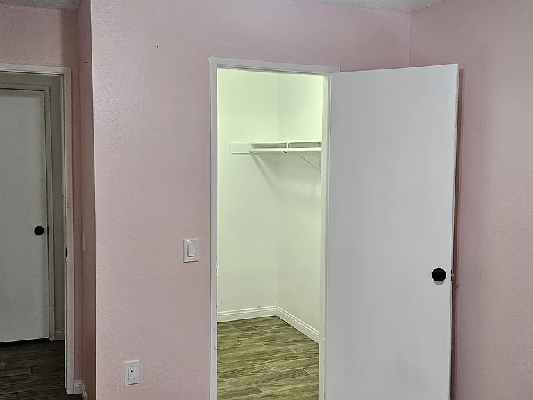 1076 Cabrillo Park Dr — Photo 8