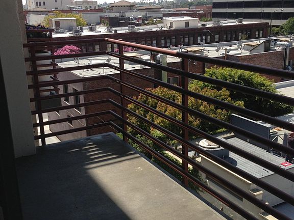 4th image of 125 N Raymond Ave Unit 409