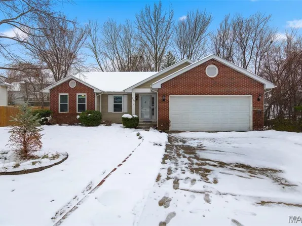 206 Newcastle Dr, Fairview Heights, IL 62208