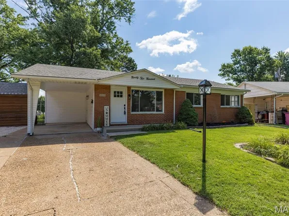 9200 Papoose Dr, Saint Louis, MO 63123
