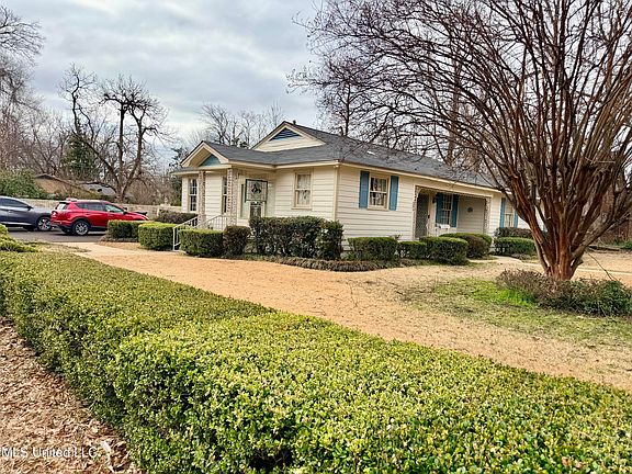 2nd image of 301 W Harding Ave