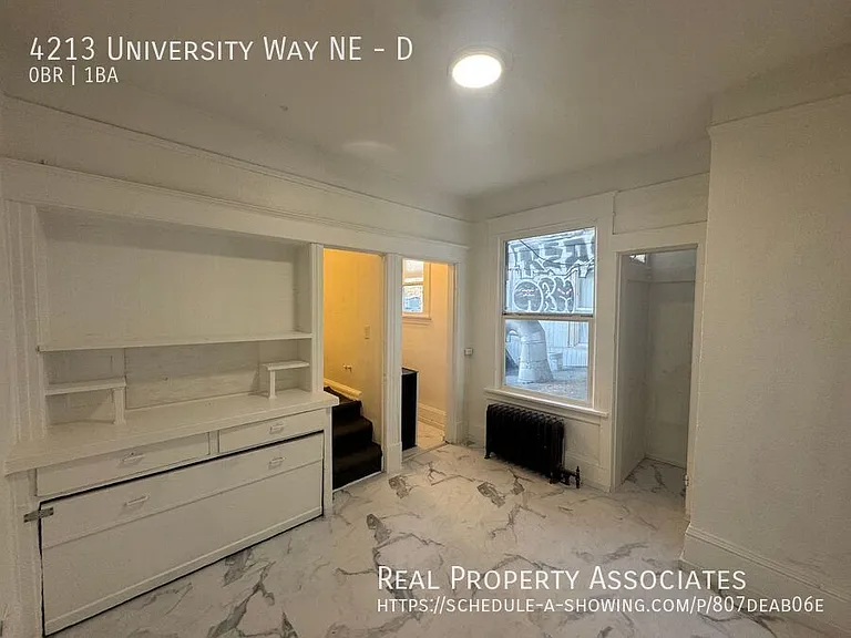 4213 University Way NE #D — Photo 2