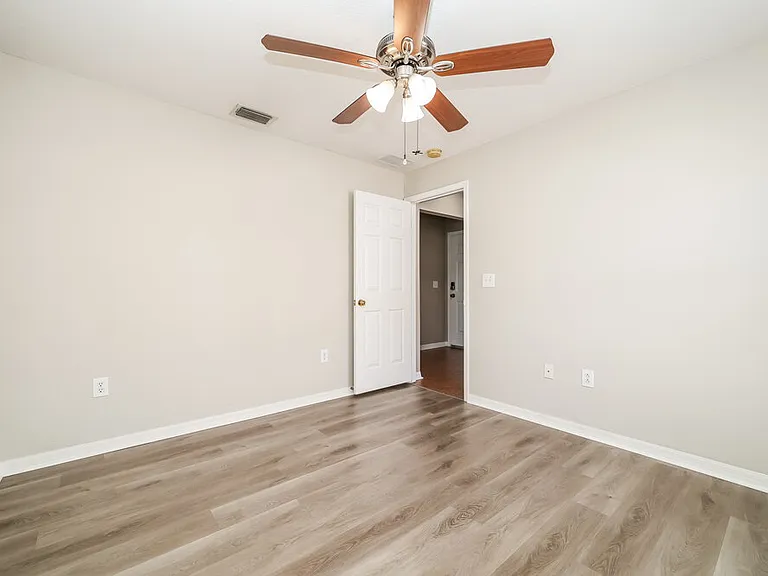 12008 Butler Woods Cir — Photo 13