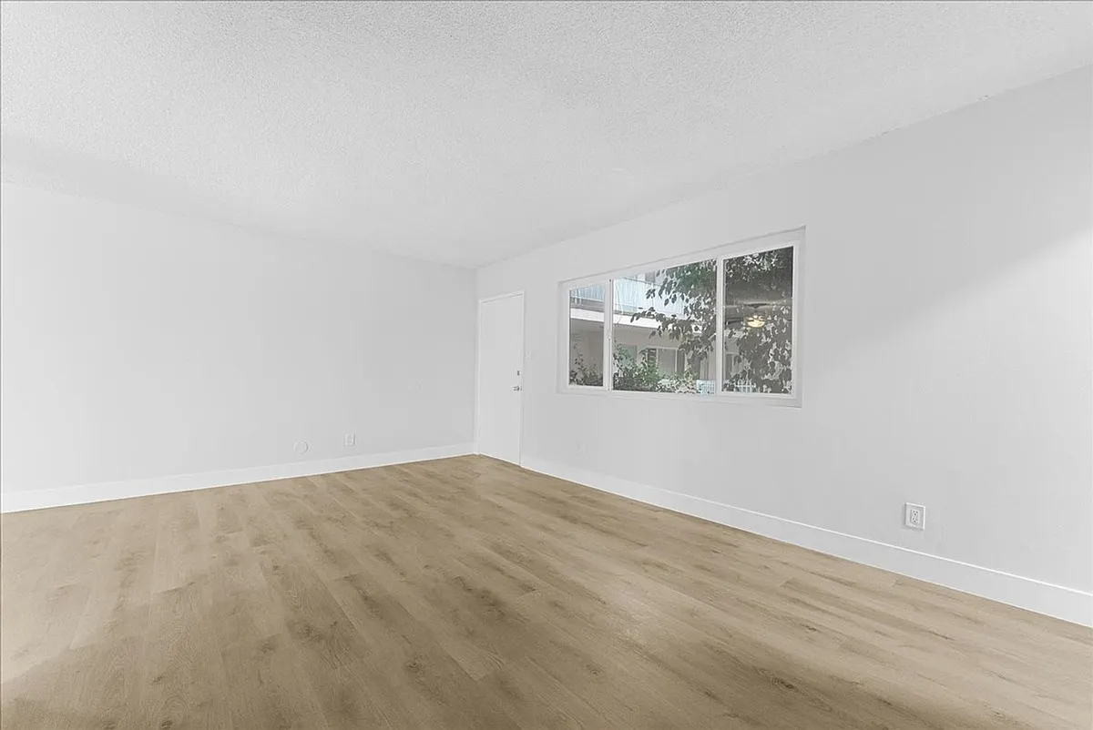 Building Photo - 6119 Brynhurst Ave