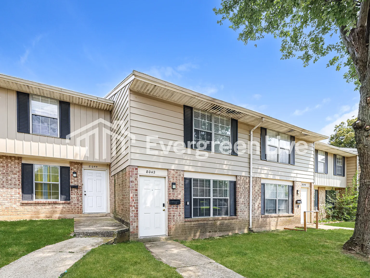 2 bed, 1.5 bath, 1094 sqft, $895 — Photo 2