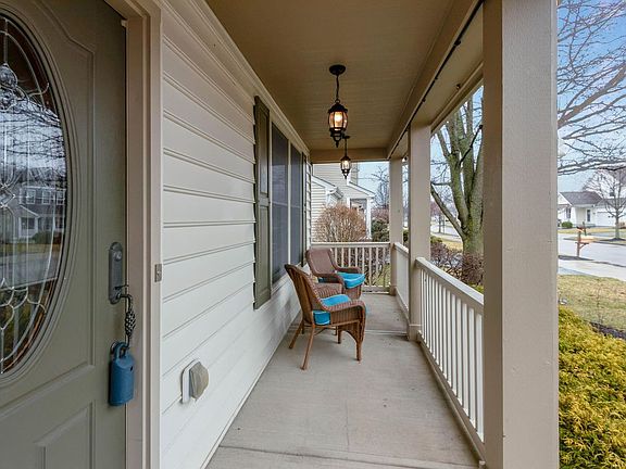 3rd image of 125 White Elm Dr