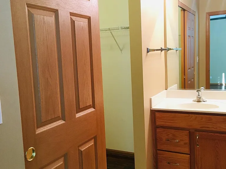 503 Heritage Ct — Photo 16