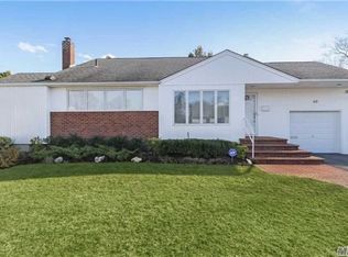 40 Jerold St, Plainview, NY 11803