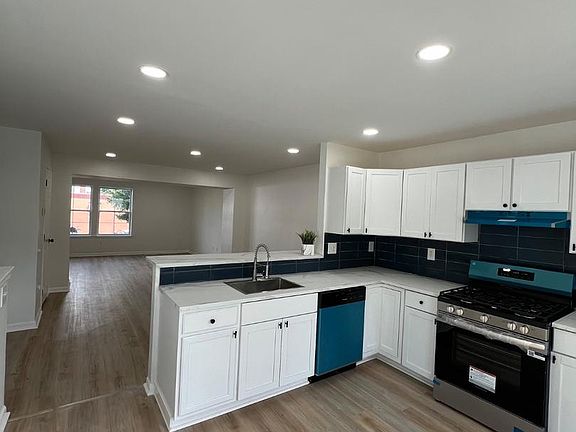 5th image of 105 Cityview Ave