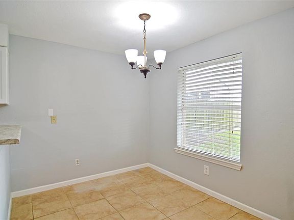 5th image of 421 Seacrest Blvd