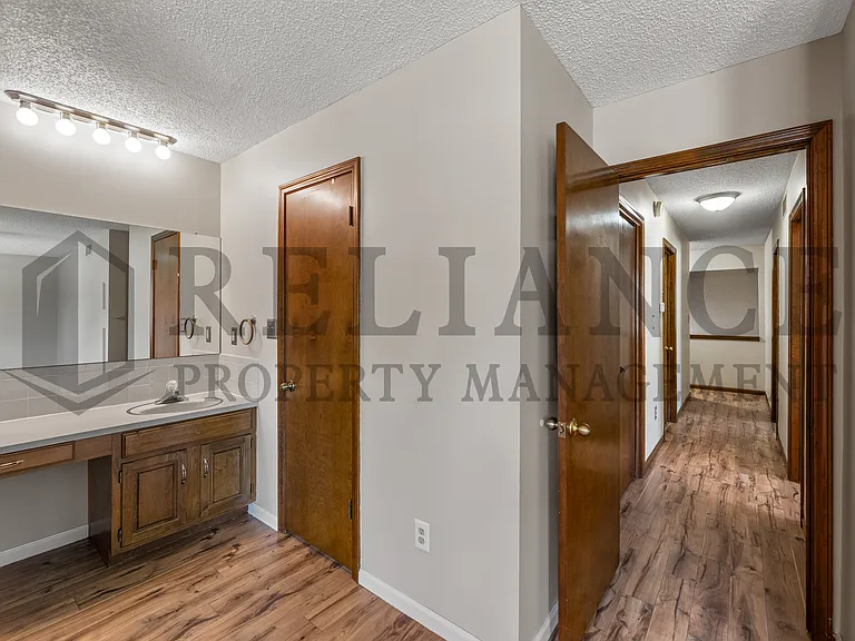 1111 E Redwood Rd — Photo 19