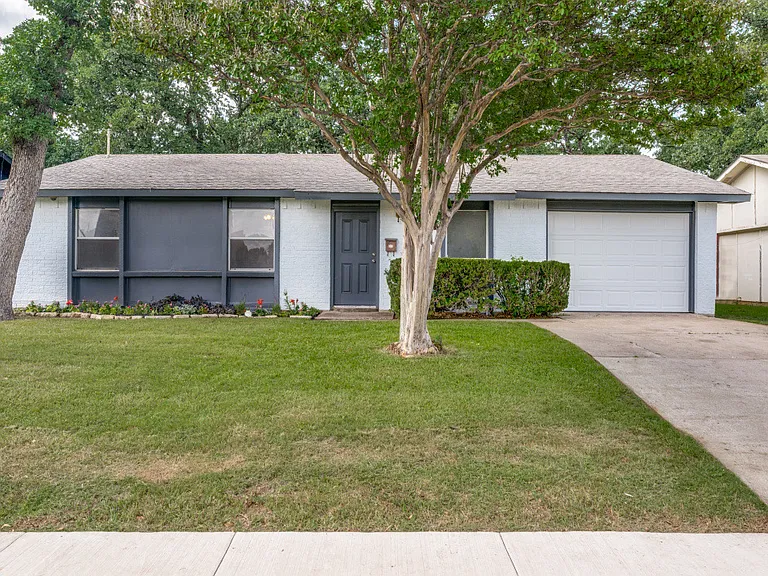 1025 Kingston Dr — Photo 1