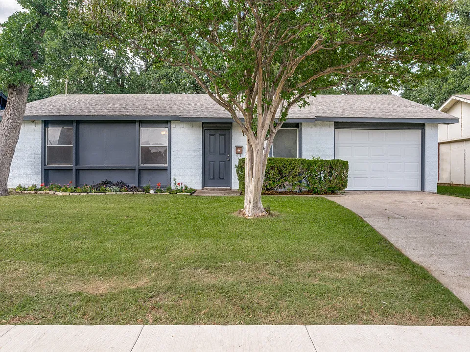 1025 Kingston Dr