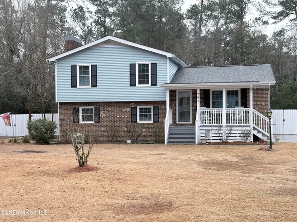905 E Wilmington Street, Burgaw, NC 28425