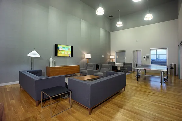 Rented by Manhattan Skyline | media 8