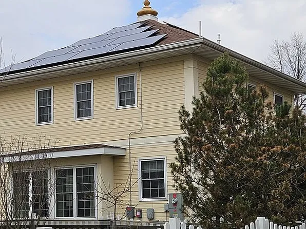 710 Orchard Pl, Fairfield, IA 52556