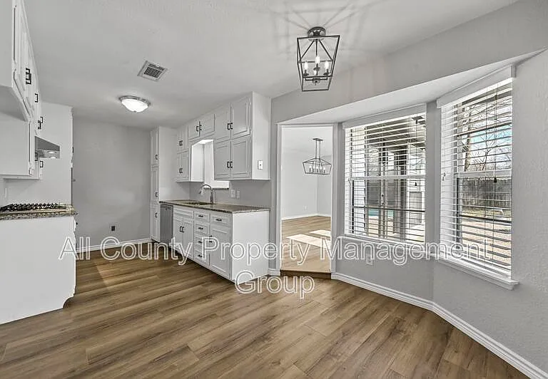 3108 Shady Brook Dr — Photo 3