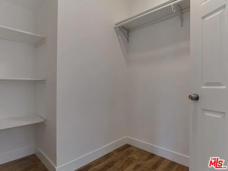 11472 Ventura Blvd #B — Photo 17