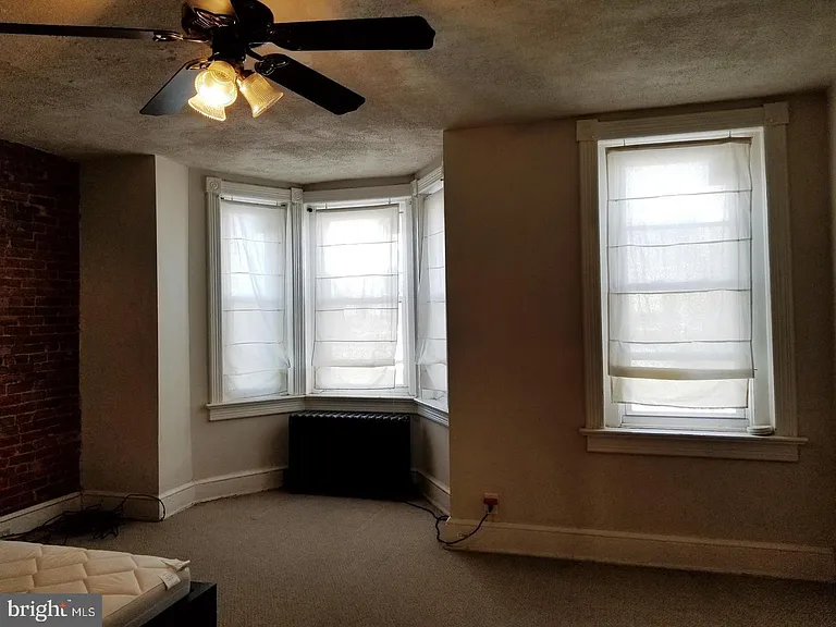 1377 F St NE — Photo 8