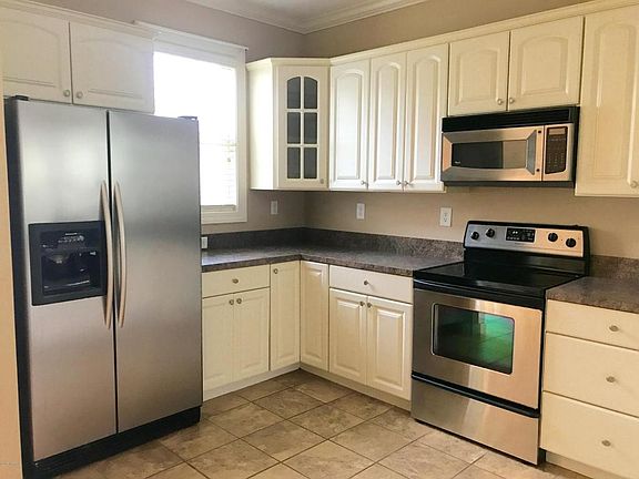 5th image of 506 Village Green Dr Unit 17B