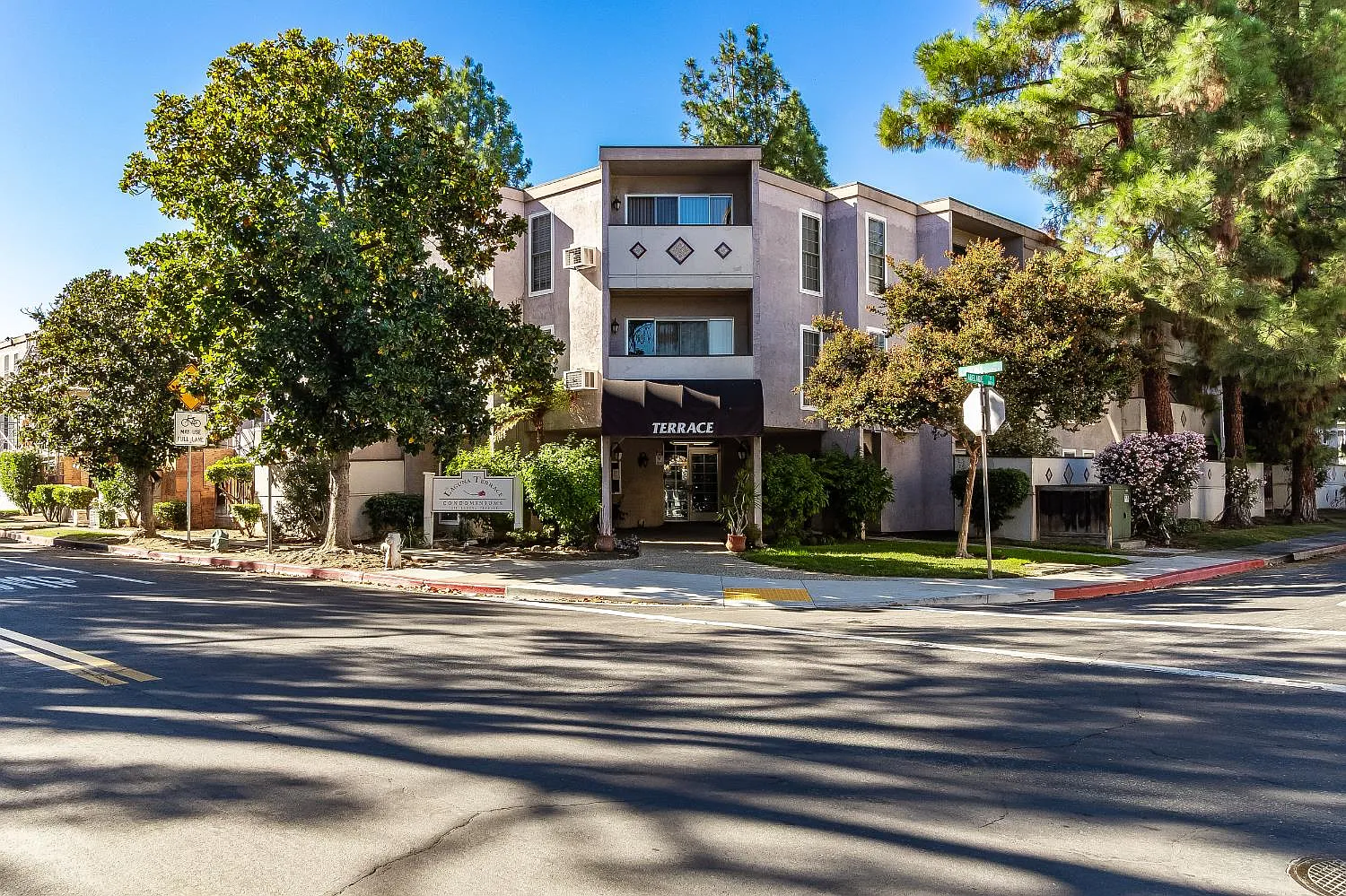 1699 Laguna St APT 302 photo 1
