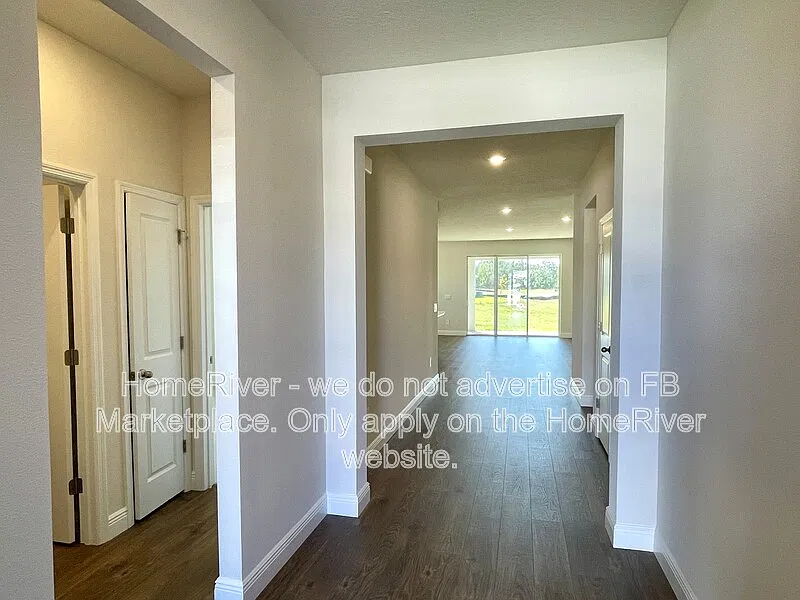 4 bed, 3.0 bath, 2045 sqft, $2,400 — Photo 4