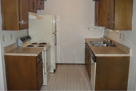 2nd image of 526 W Zimmerly St APT 3