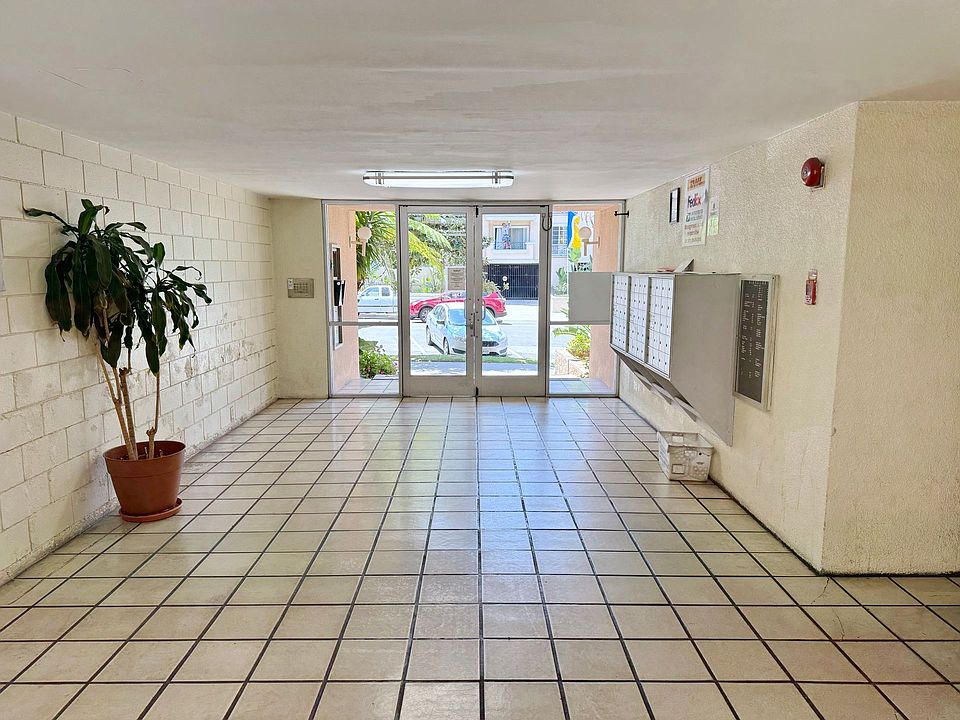 1st image of 400 S Kingsley Dr APT 311