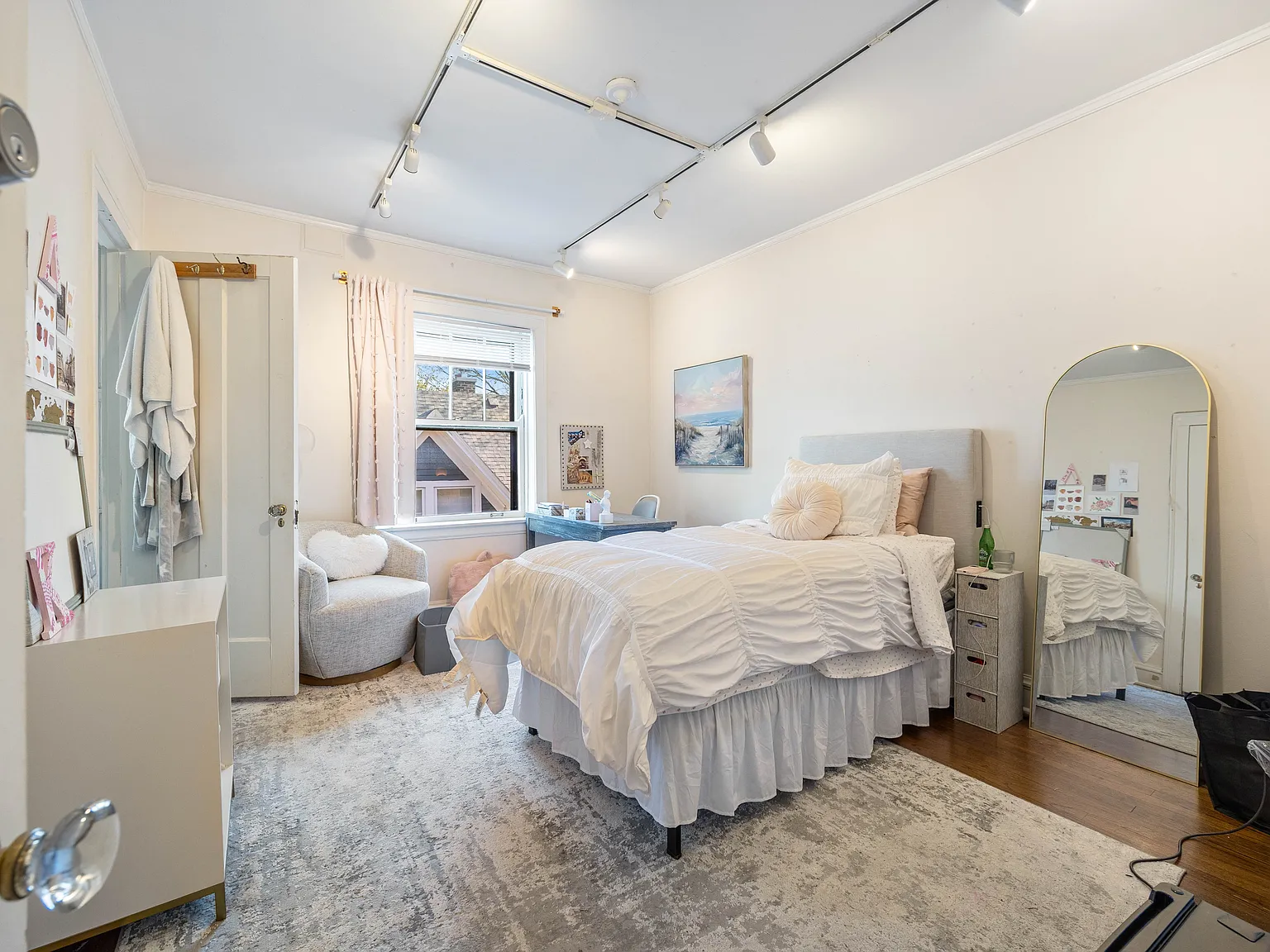 721 Foster St — Photo 4