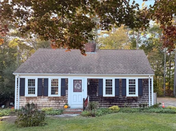 15 Homestead Rd, Middleboro, MA 02346