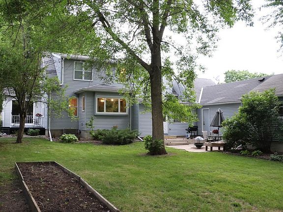 3rd image of 2105 Albion Ave