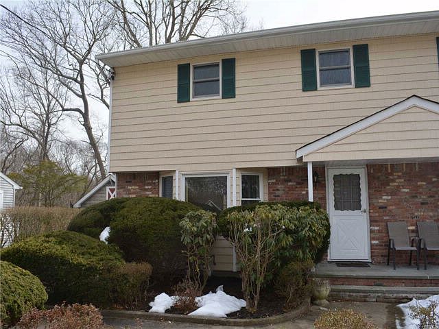 1st image of 142B Blydenburg Ave